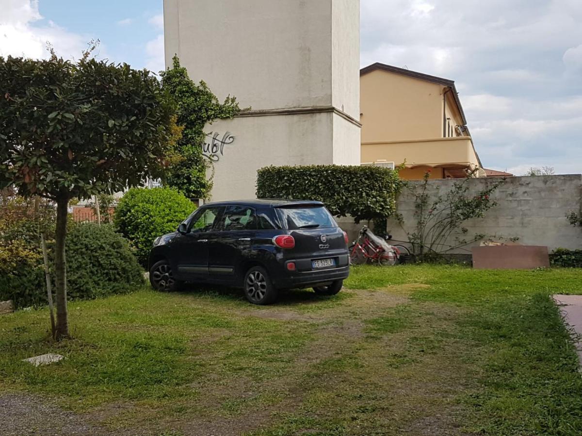 Sole...Mare...E...Spiaggie Bianche! Apartment Vada Exterior photo